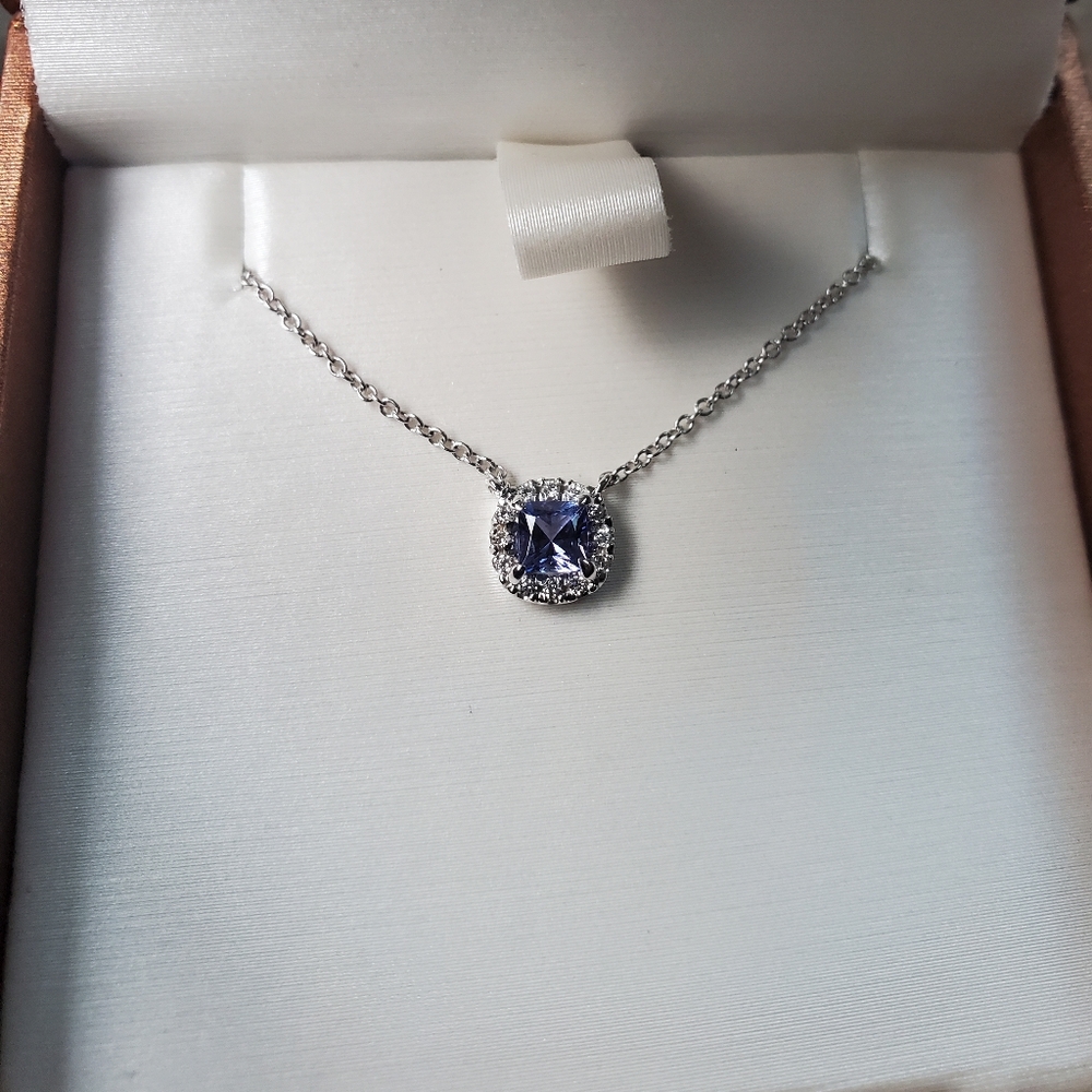 Tanzanite & 14kt white gold necklace with real diamonds surrounding the face